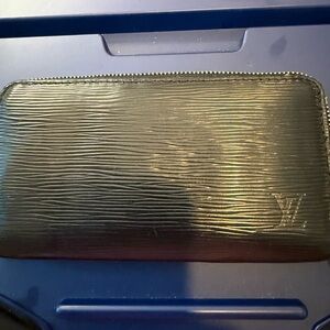 Louis Vuitton Epi Leather Wallet Zippy Round